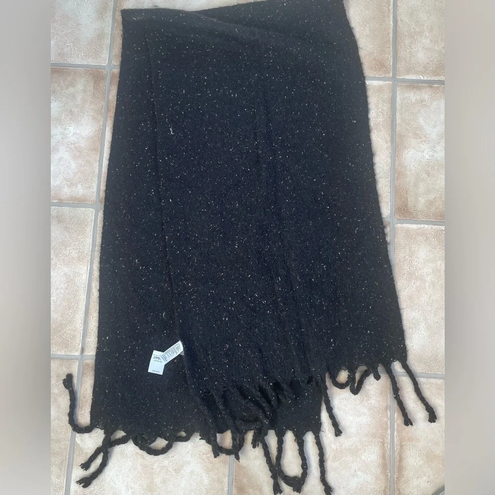 NWT American Eagle black brown speckled oversized winter scarf, fringe, warm